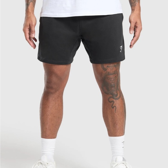 GYMSHARK. Crest 7 Inch Short. New with tags. Medium. - Picture 1 of 8